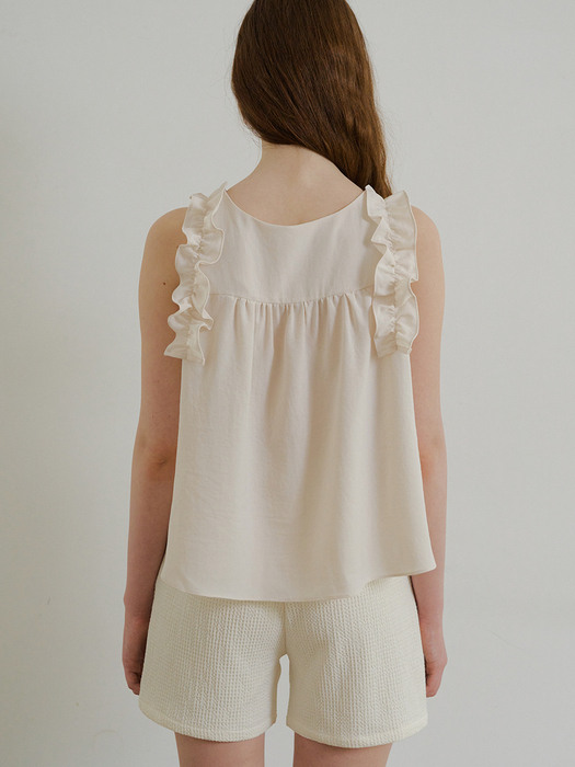 monts 1505 ruffle sleeveless blouse (light beige)