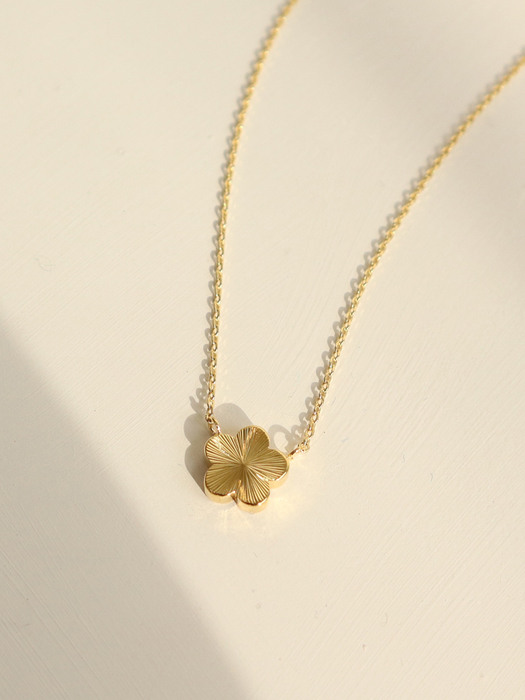 flat flower necklace