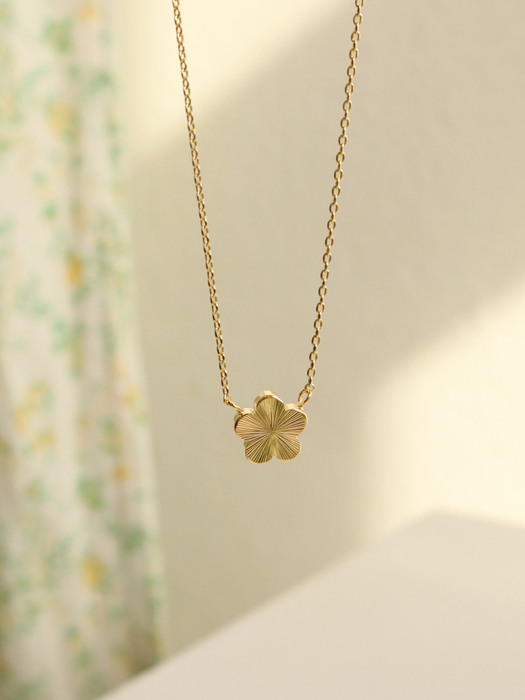 flat flower necklace