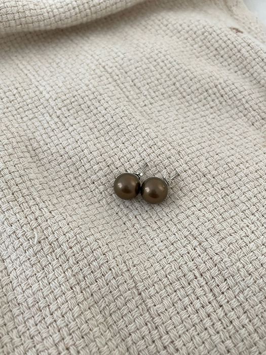 brown pearl earring