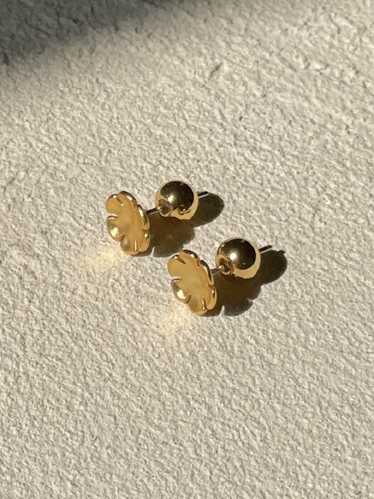 flower gold earrings
