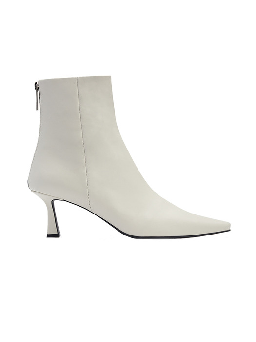 Pointed Ankle Boots / Ivory