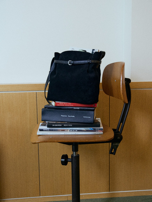 Mallory Large Bucket Bag Suede Black 멜로리 라지 버킷백 스웨이드 블랙