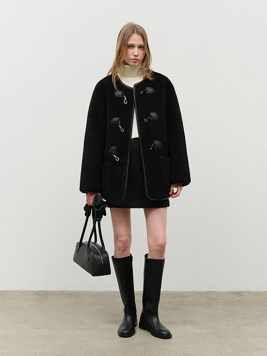 COLLARLESS BUCKLED SHEARLING JACKET BLACK_UDJU4D223BK