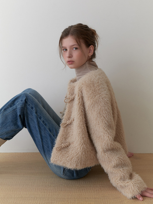 Floofy fur jacket (beige)