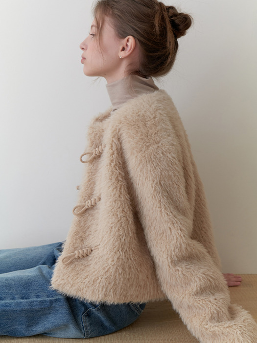 Floofy fur jacket (beige)