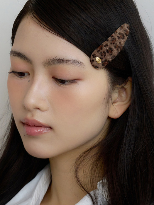 leopard boucle hair pin