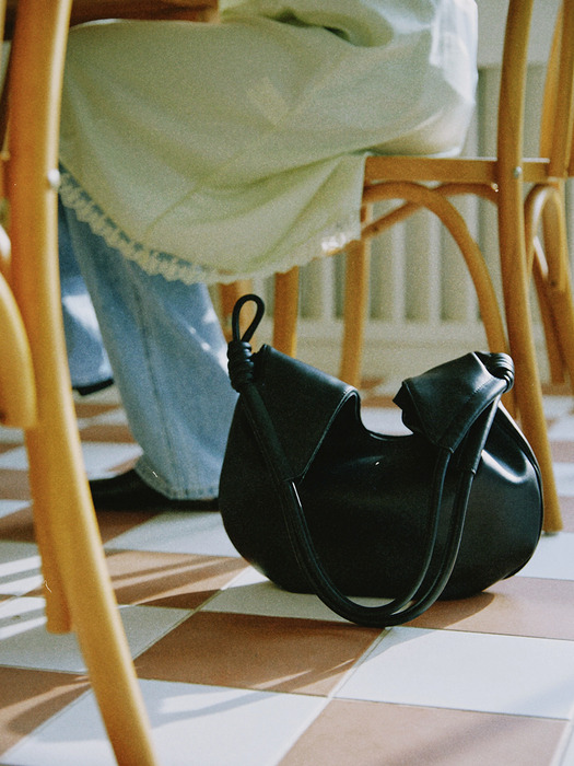 [단독]Arco Hobo Bag Blackcurrant 아르코 호보백 블랙커런트