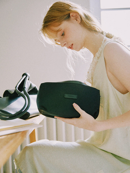 [단독]Arco Hobo Bag Blackcurrant 아르코 호보백 블랙커런트