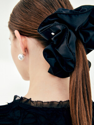 MILA Pearl hair scrunchie (Black satin)