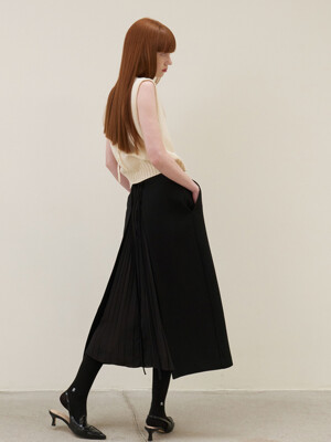 23 Fall_ Black Back Pleated Wool Skirt