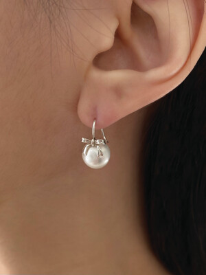 Ribbon pearl earring