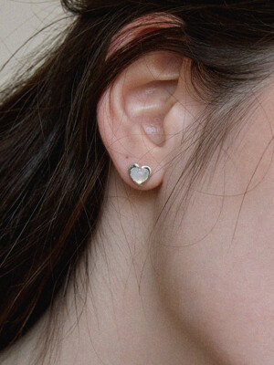 Heart moonstone earring
