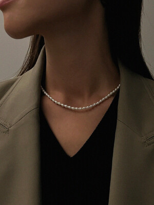 LILY Pearl Necklace (White)