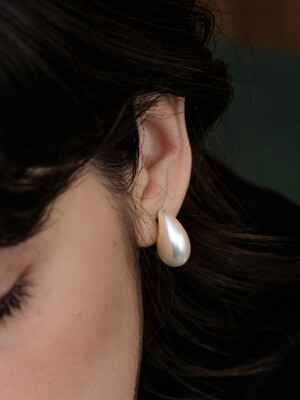 NP019 Pearl Volume Earrings