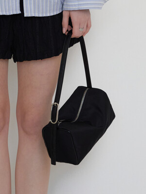 BEAU NYLON ROLLER BAG (BLACK)
