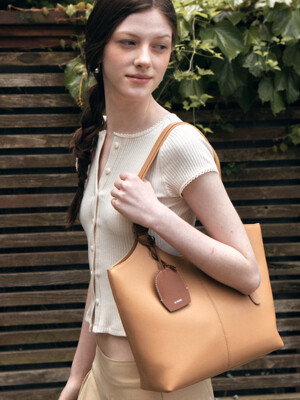 90 Veneta Bag Medium Beige