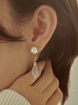 one point crystal earring-crystal
