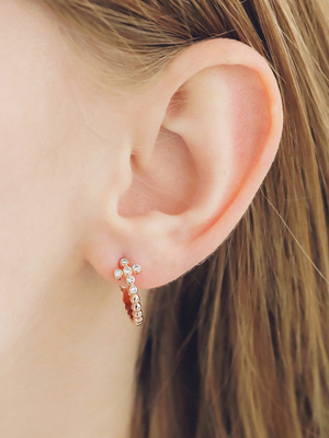 Cubic mini cross C-shaped earrings M03583