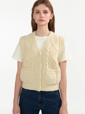 Country cable knit vest (Ivory)