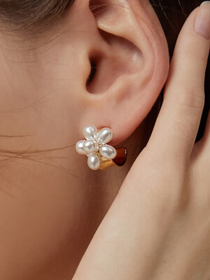 PEARL FLAT EARRINGS (2colors) AE322006