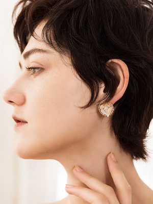 Simple white shell earring