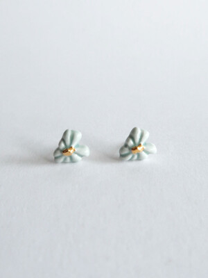 Heart flower earring [mint gray]