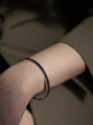 ridged bangle bracelet