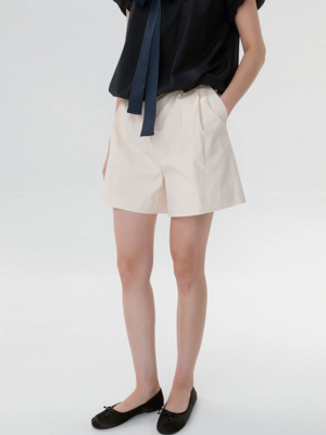 CO TWO TUCK SHORT PANTS_IVORY