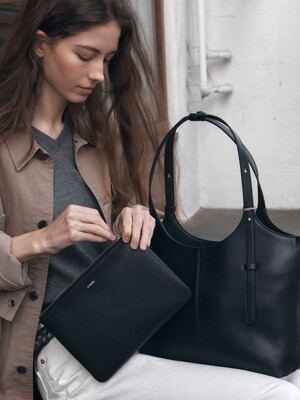 90 Veneta Bag Medium Black