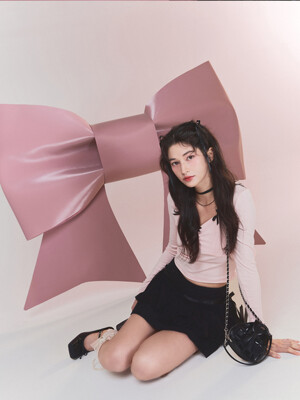 투포식스 Heart chain ribbon cross bag BK