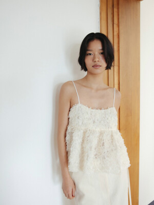 [단독] Feather lace sleeveless top (ivory / black)