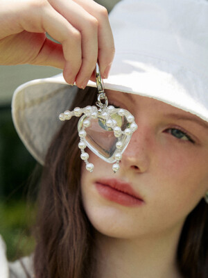 Heart pearl ribbon keyring - silver