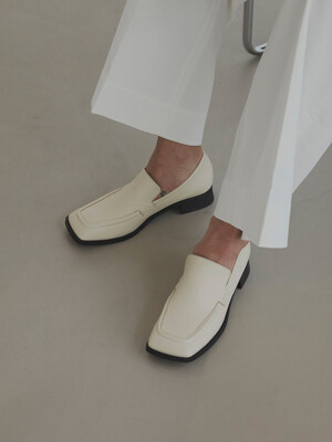 WIDE SQUARE LOAFER [C1F07 IV]