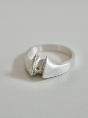 two pointed ring
