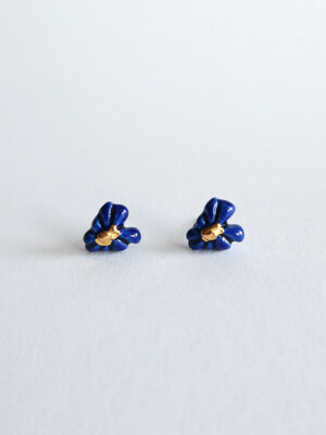 Heart flower earring [cobalt blue]