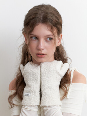 fluffy boucle gloves - cream