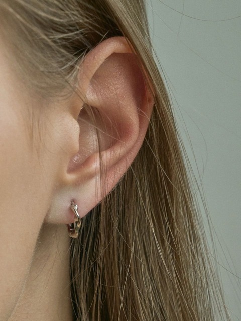 아오라 [리퍼브]DAILY TWIST ONE TOUCH EARRING DW_079