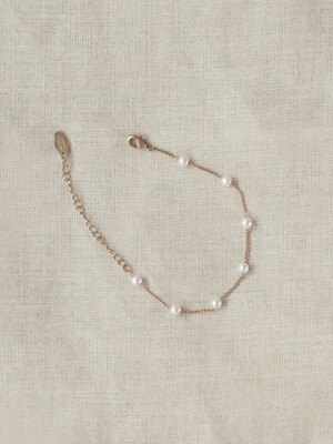 delicate pearl bracelet