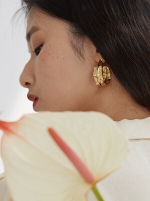 Leaf gold Large earring