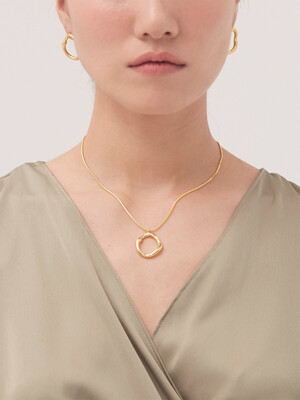 circle pendant necklace gold