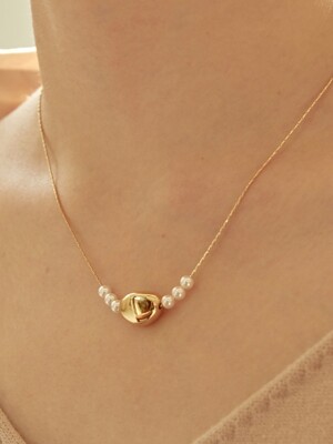 mini pearl center necklace-pearl