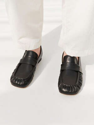 25mm Gustavo Shirring Loafer (Black)