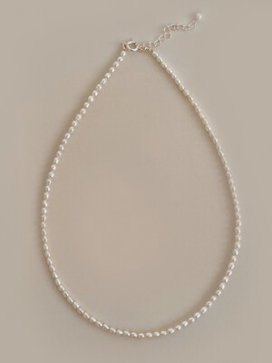 Blanc pearl necklace