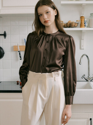 monts 1526 glossy pin-tuck blouse (brown)