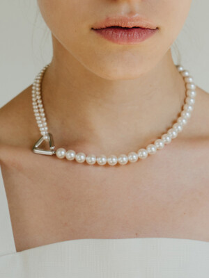 Shadow Triangle Pearl Necklace