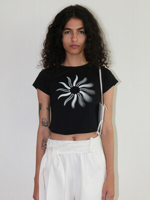 SUN SYMBOL CROPPED T-SHIRT (BLACK)