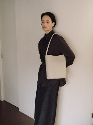 Medium Mug shoulder bag Ivory