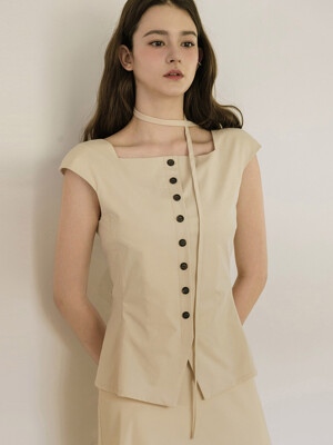 Cap Beige Blouse
