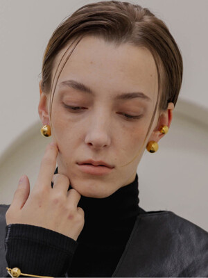 Empty ball earrings Gold